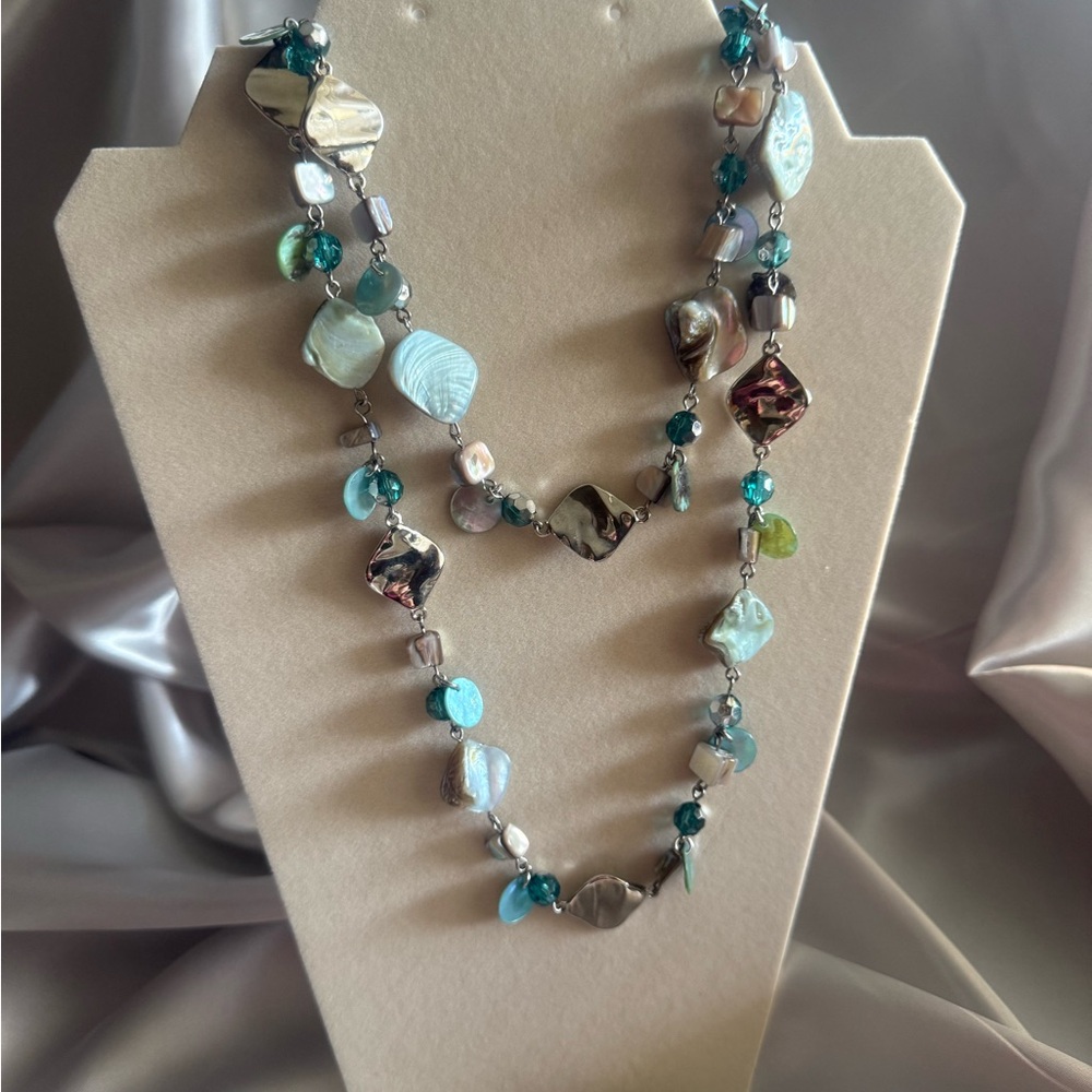 Mother of Pearl/Glass and metal beads Women's Necklace